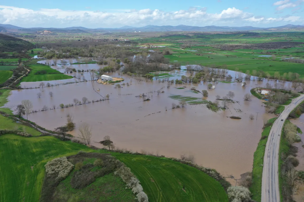 Kritik saatlere girildi! Çanakkale Valiliği’nden 500 binden fazla kişiye acil uyarı: Taşkın riski var uzak durun