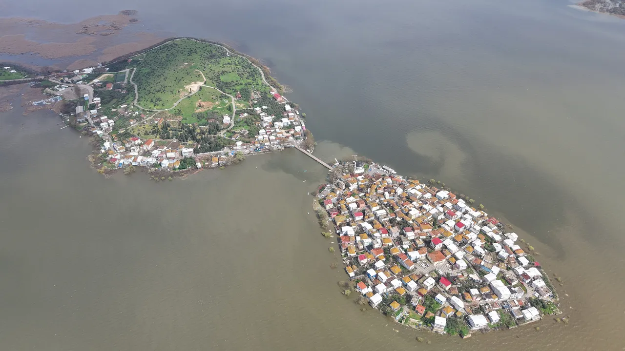 ‘Küçük Venedik’ suya gömüldü!  Gölyazı’da 2 gün süren sağanak sonrası derinlik 10 metreyi aştı