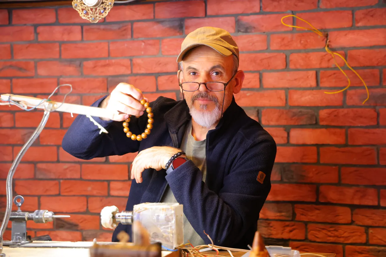 Pahalı geldi, tornasını kendi yaptı: Kendi yaptığı torna ile el emeğini sanata dönüştürüyor!