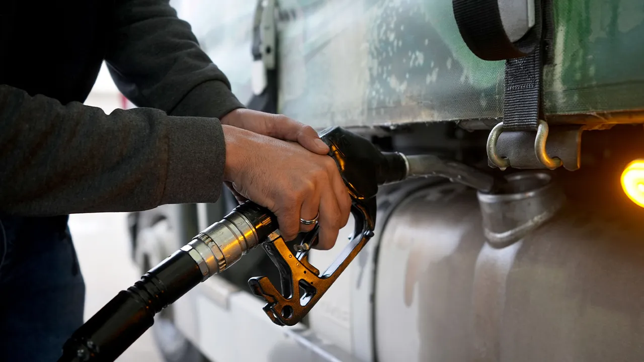 Petrol ve gaz fiyatları yükseldi, ülkeler tasarrufa yöneldi: Dünya kemer sıkıyor