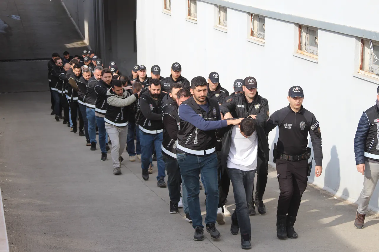 Tarihi operasyon! Geri dönüşüm tesisi verilen fabrikadan 170 milyon liralık kaçak mal çıktı