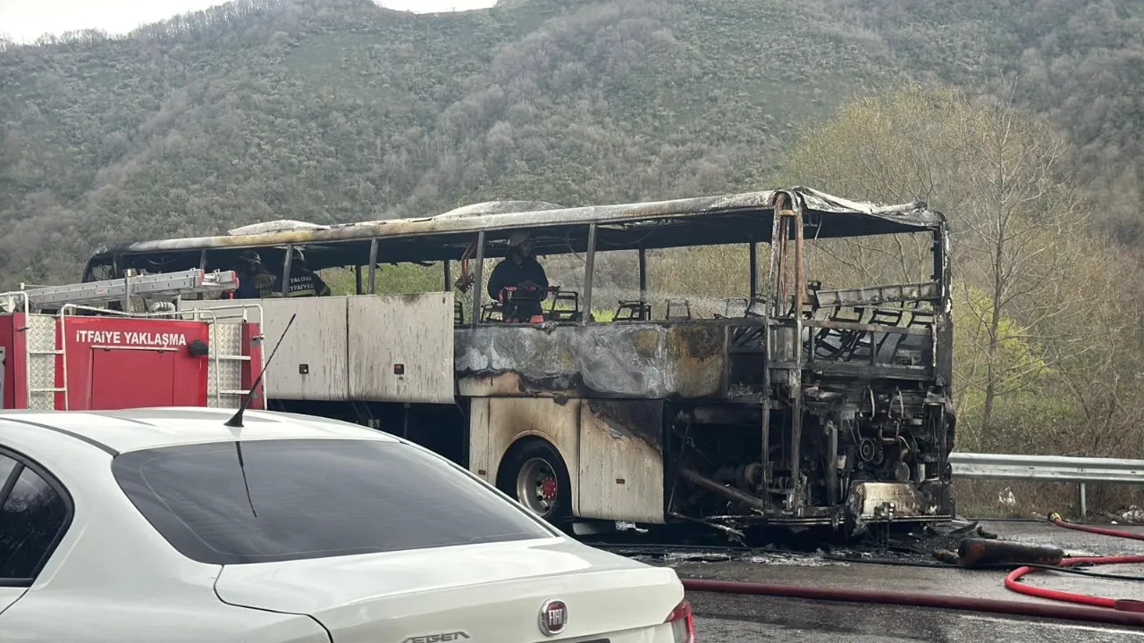 Yalova'da yolcu otobüsü alev alev yandı! Facianın eşiğinden dönüldü