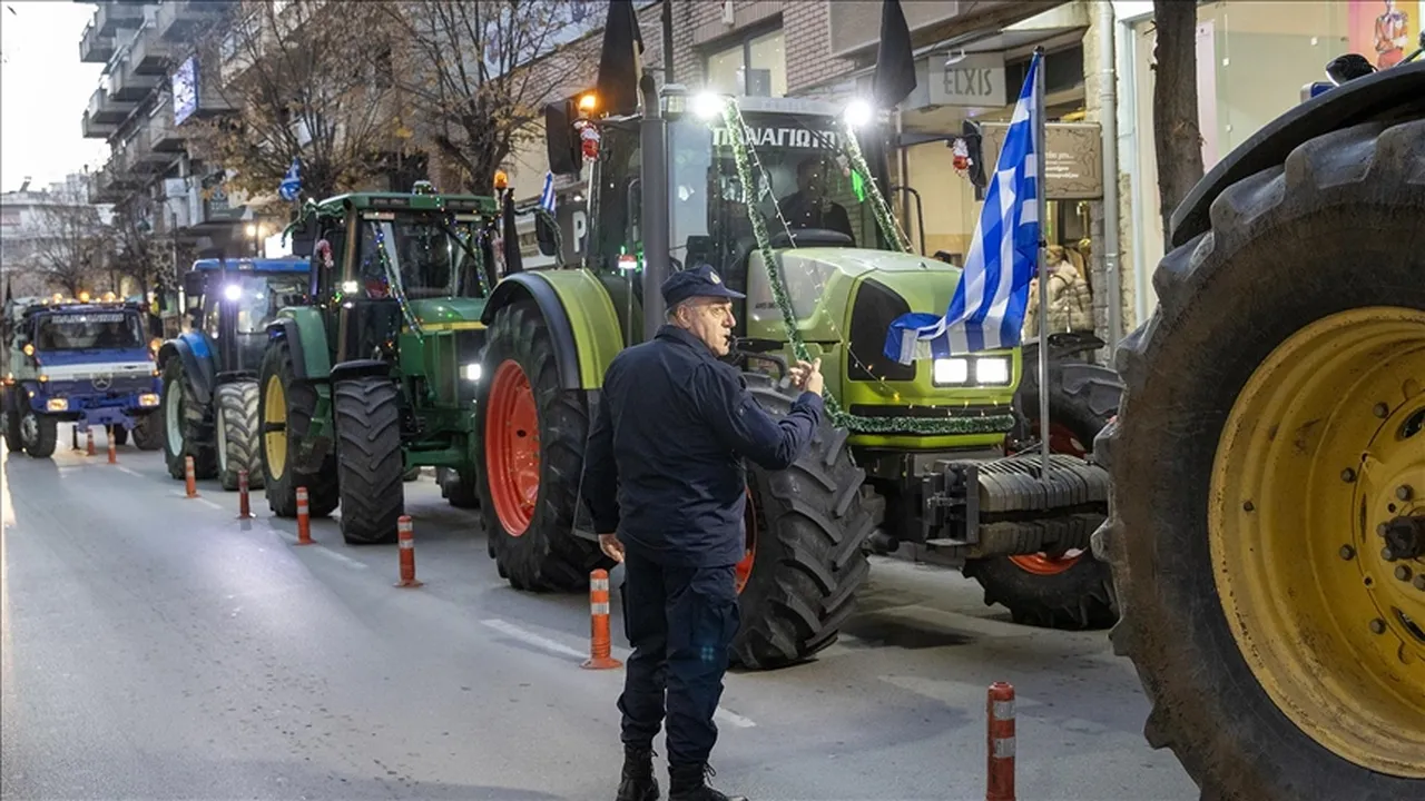 Yunan hükümetinde deprem! Bakanlar peş peşe istifa etti