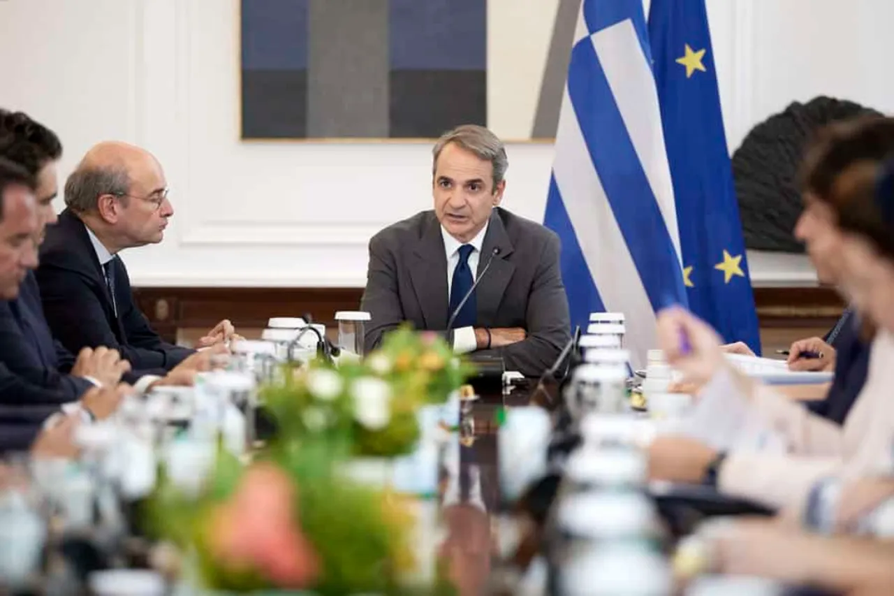 Yunan hükümetinde deprem! Bakanlar peş peşe istifa etti