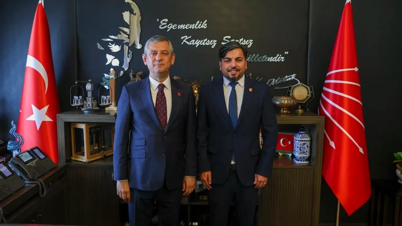 Arif Kocabıyık'ın üyeliği 1 gün sürdü! CHP kapıları kapattı, rozeti geri aldı