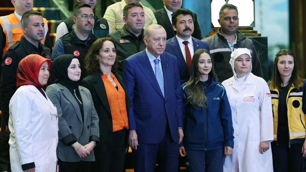 Beştepe'de 1 Mayıs buluşması! Cumhurbaşkanı Erdoğan: İşçinin aleyhine adım atmayız