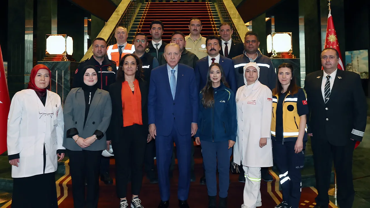 Beştepe'de 1 Mayıs buluşması! Cumhurbaşkanı Erdoğan: İşçinin aleyhine adım atmayız