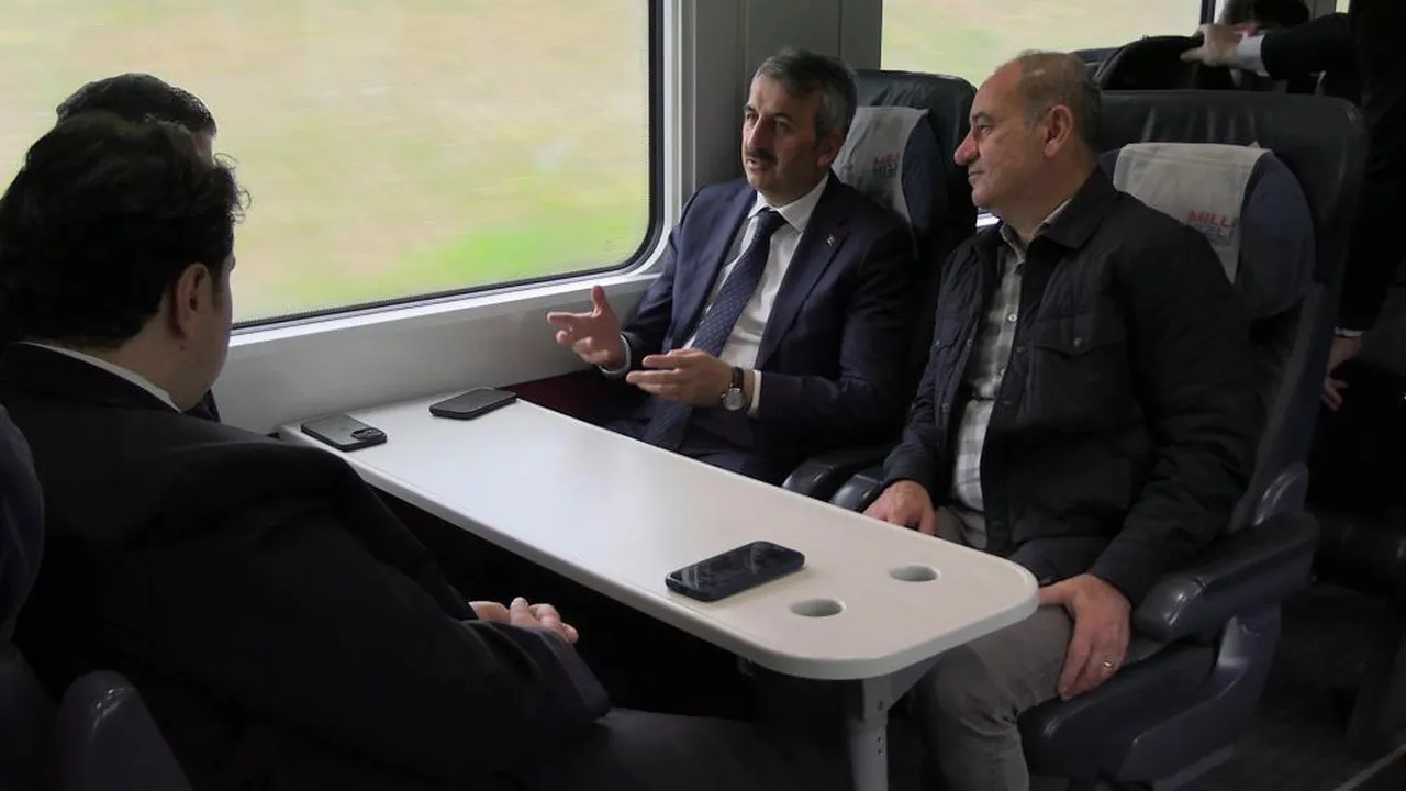 Bir kent daha İstanbul'a komşu oluyor! Hızlı Tren projesinde test sürüşü yapıldı