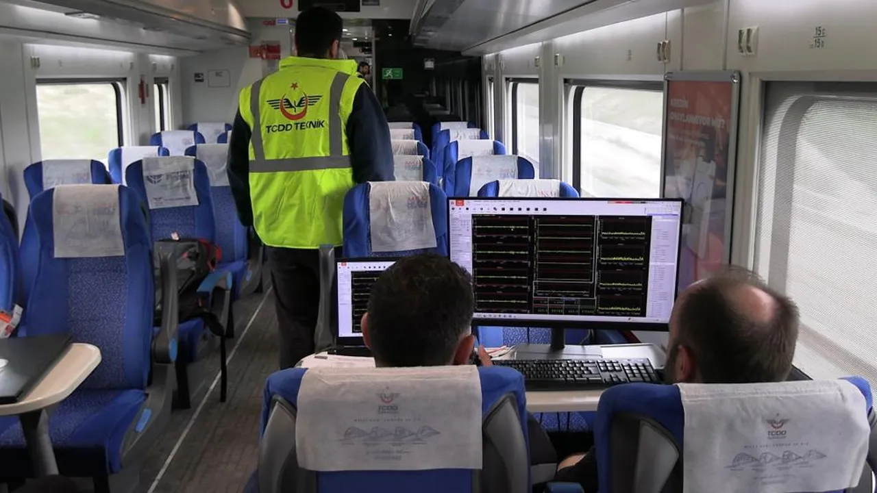 Bir kent daha İstanbul'a komşu oluyor! Hızlı Tren projesinde test sürüşü yapıldı