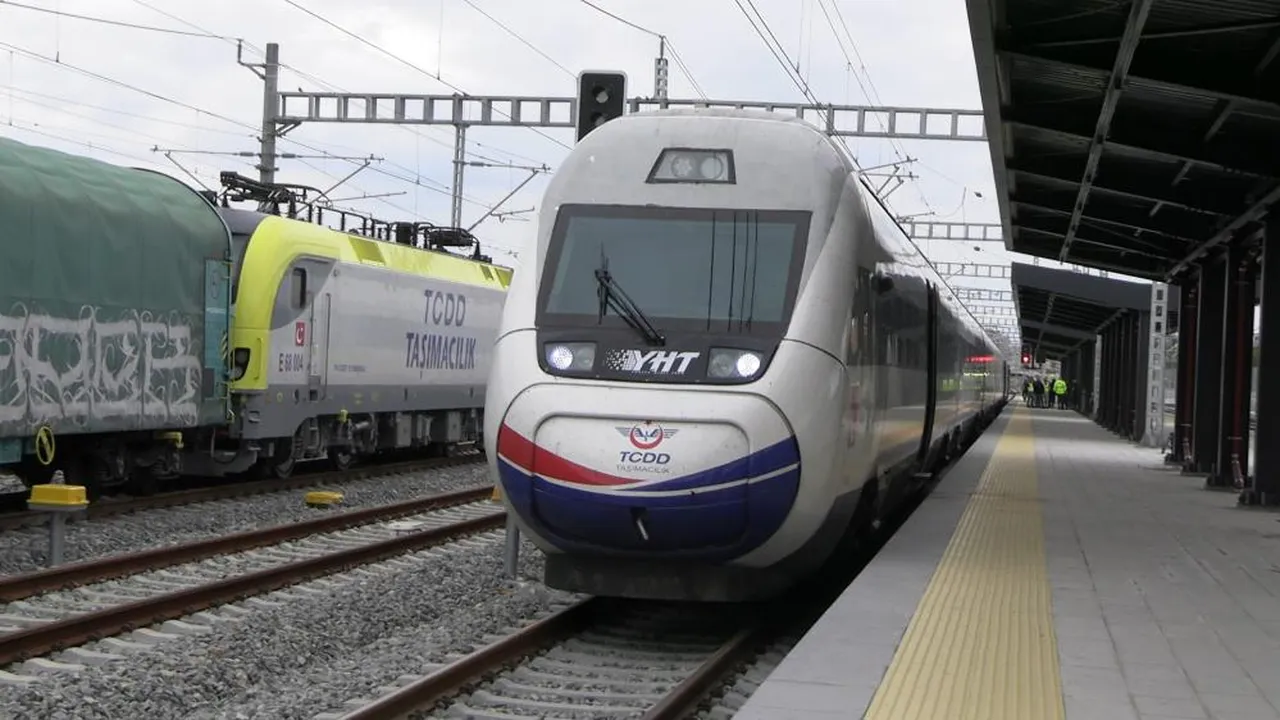 Bir kent daha İstanbul'a komşu oluyor! Hızlı Tren projesinde test sürüşü yapıldı