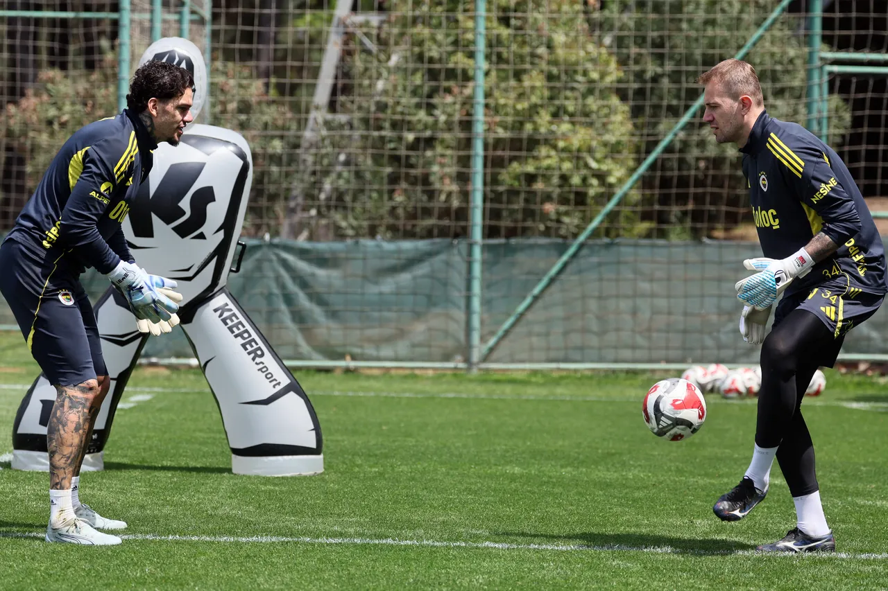 Ederson - Mert Günok