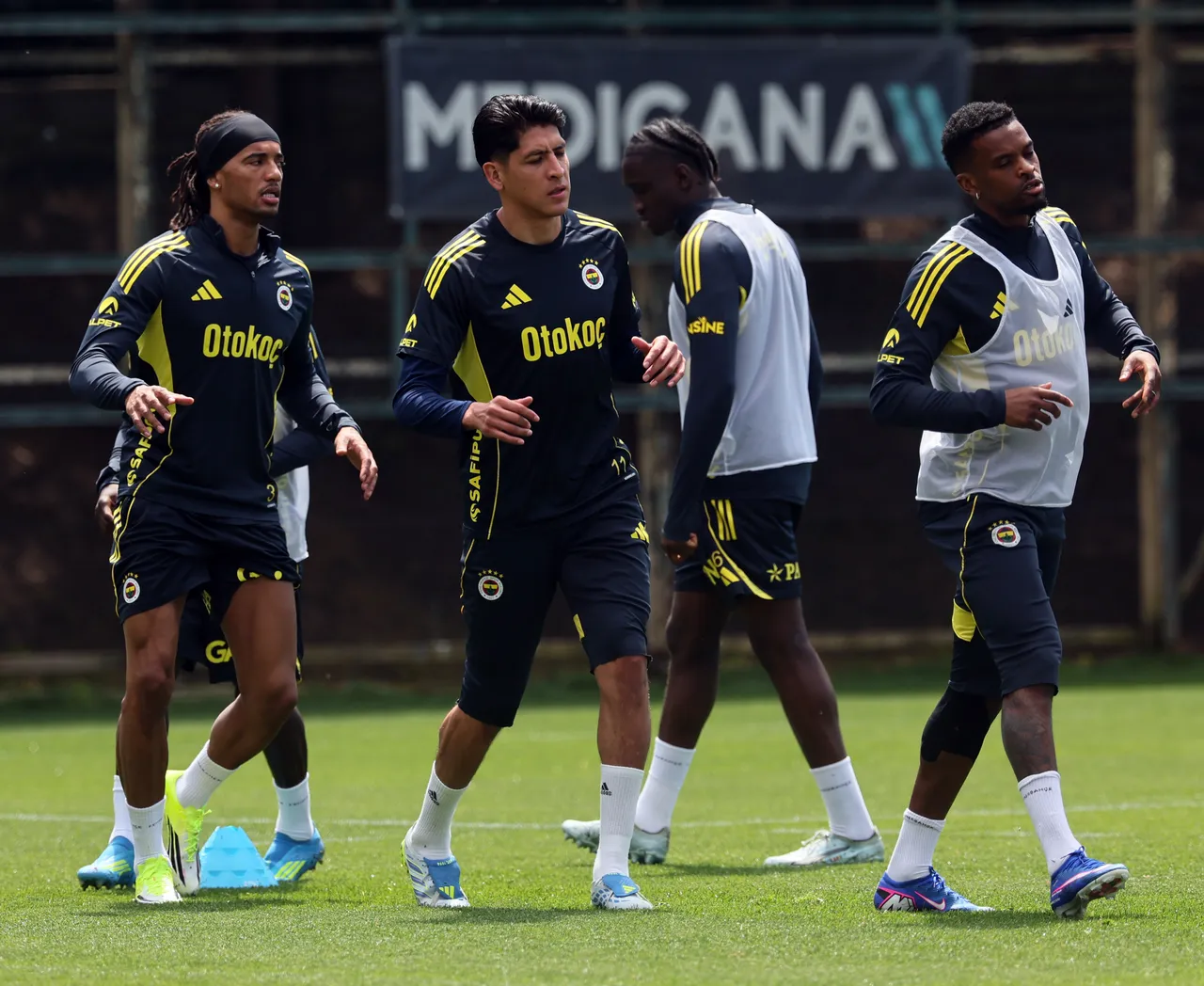 Edson Alvarez, en son 5 Şubat'ta Fenerbahçe forması giydi.