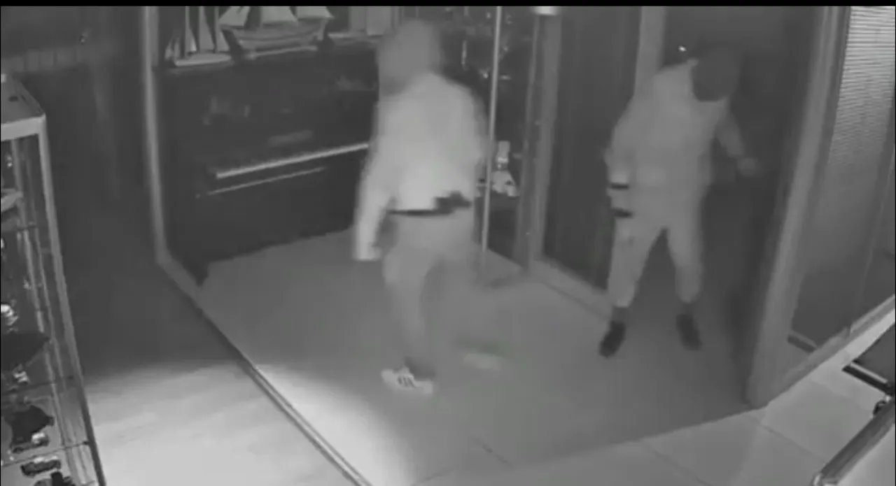 Maskeli beşlerin 2 milyonluk kasa vurgunu! O anlar saniye saniye kamerada