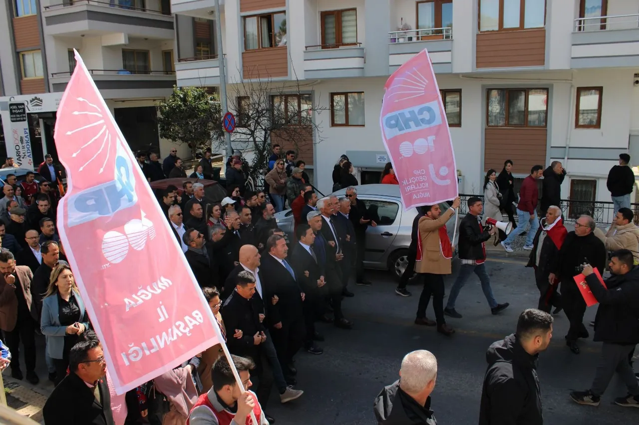 Polis kalkanına yumruk atmıştı! Marmaris Belediye Başkanı Acar Ünlü’ye 5 ay hapis cezası