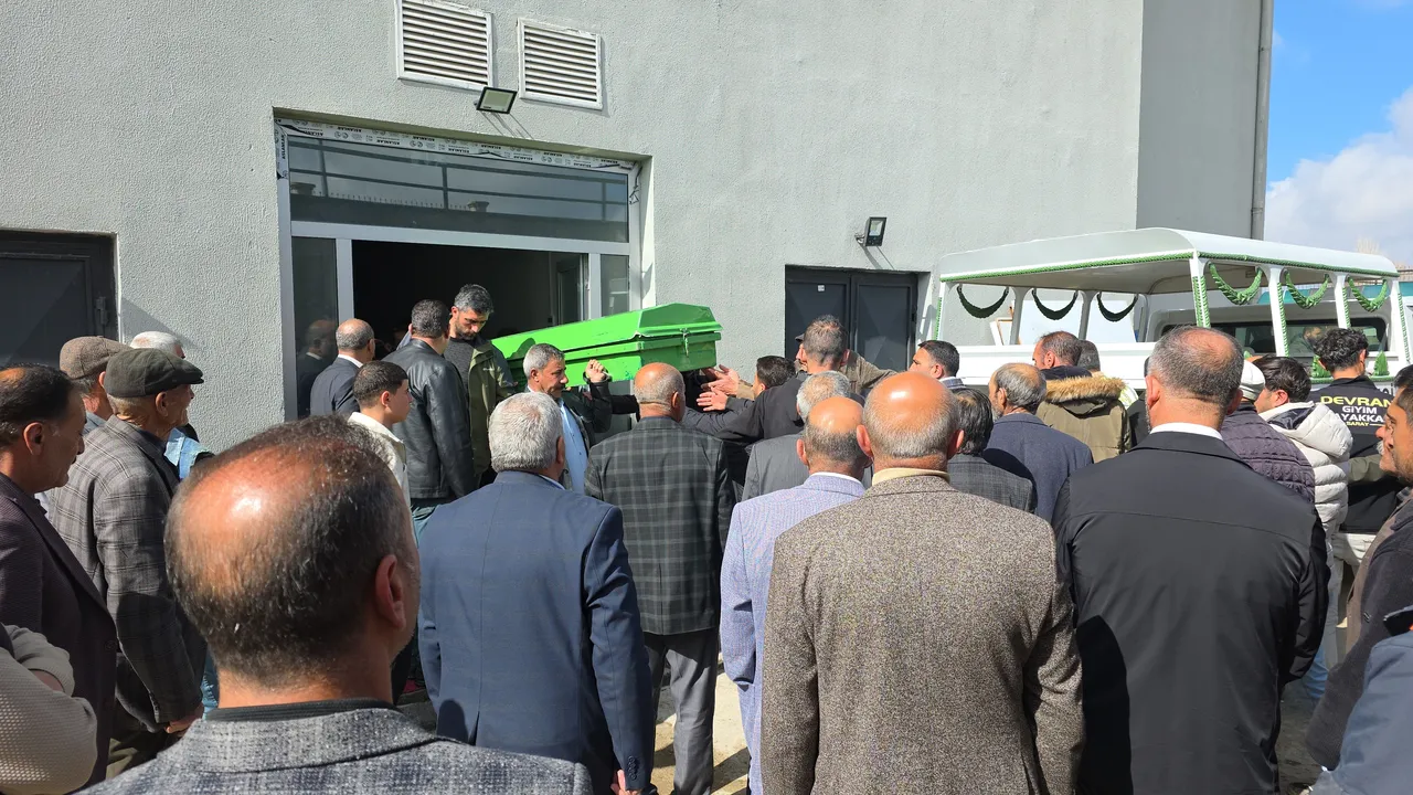 Vanda sokak köpeği dehşeti! 5 yaşındaki Hamza öldü, Ayaz yaralandı