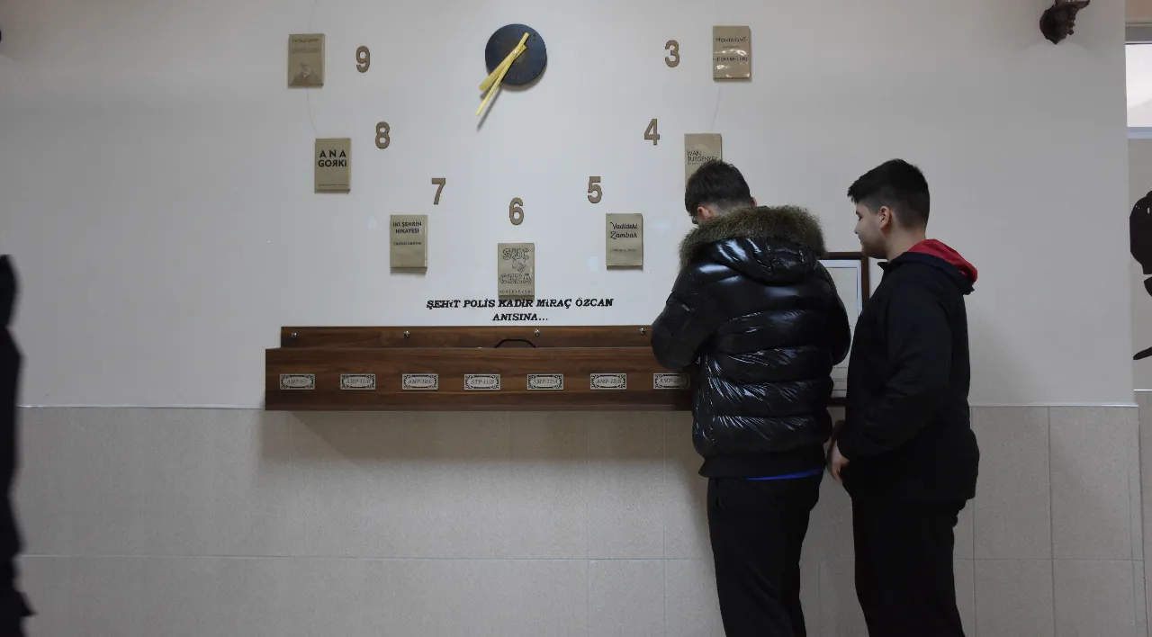 Arkadaşlarına kol kanat gerdiler! Harçlık toplayıp burs veriyorlar