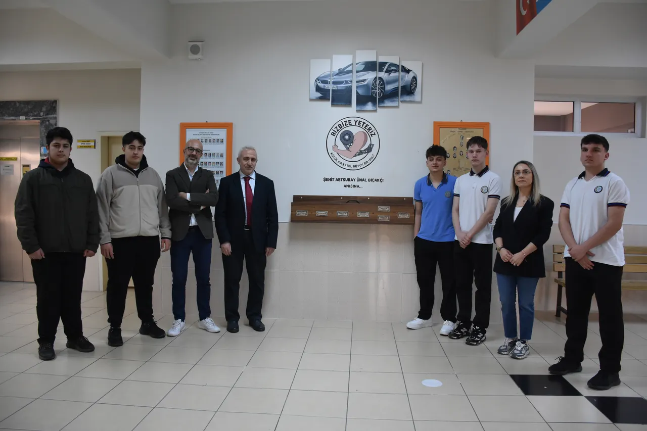 Arkadaşlarına kol kanat gerdiler! Harçlık toplayıp burs veriyorlar