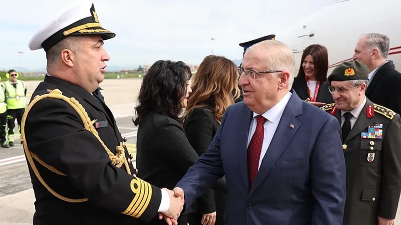 Bakan Güler Yunanistan'ı uyardı! İtalya'da "Türkiye" manşetleri süsledi