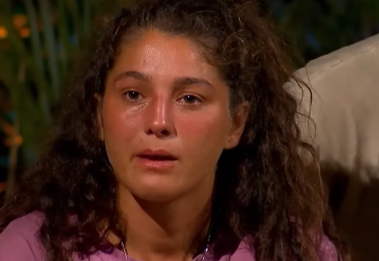 Birleşme partisi görüntüleri soru işareti bıraktı! Serenay Ay Çetin Survivor'dan ayrıldı mı, yarışmayı bıraktı mı?