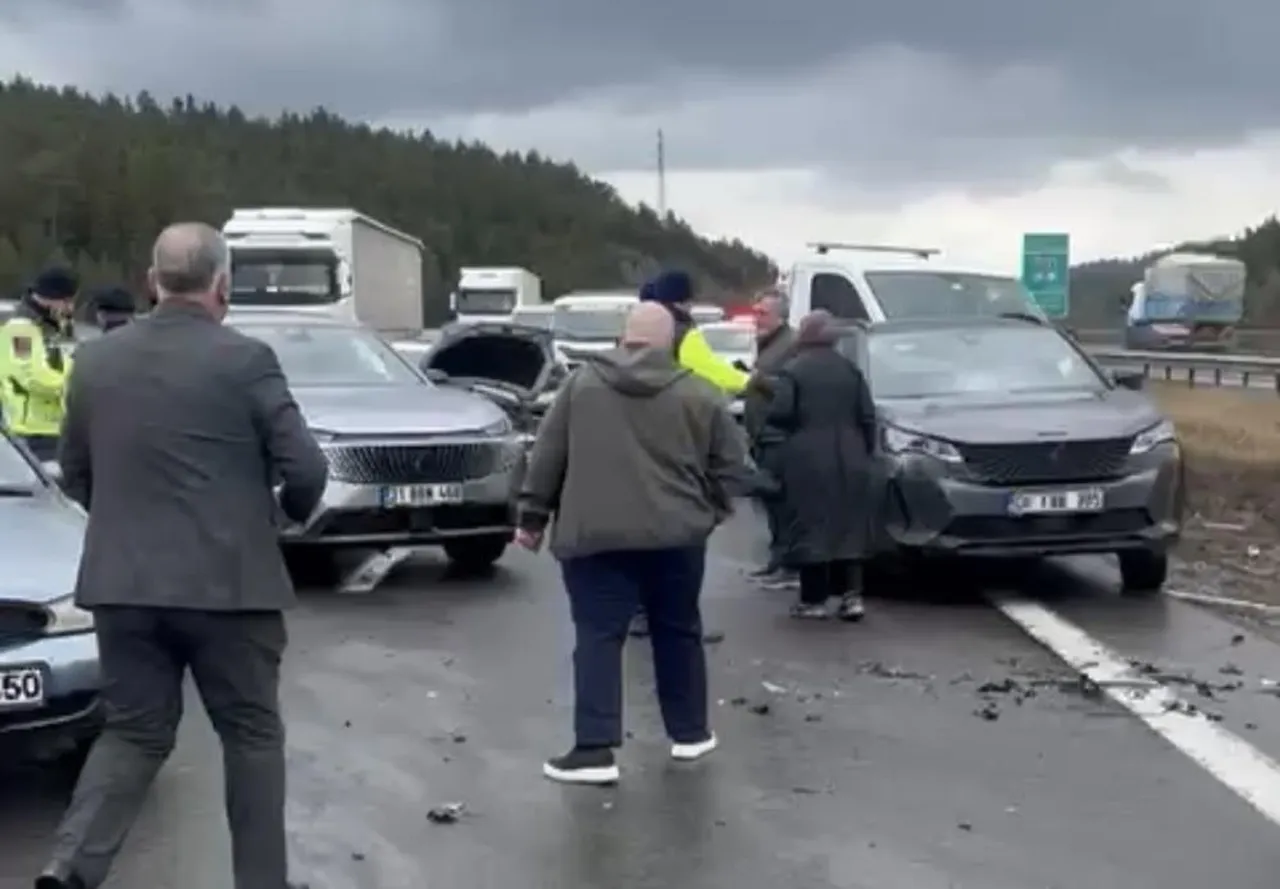 Bolu’da TEM Otoyolu’nda 10 araç birbirine girdi! Yaralılar var