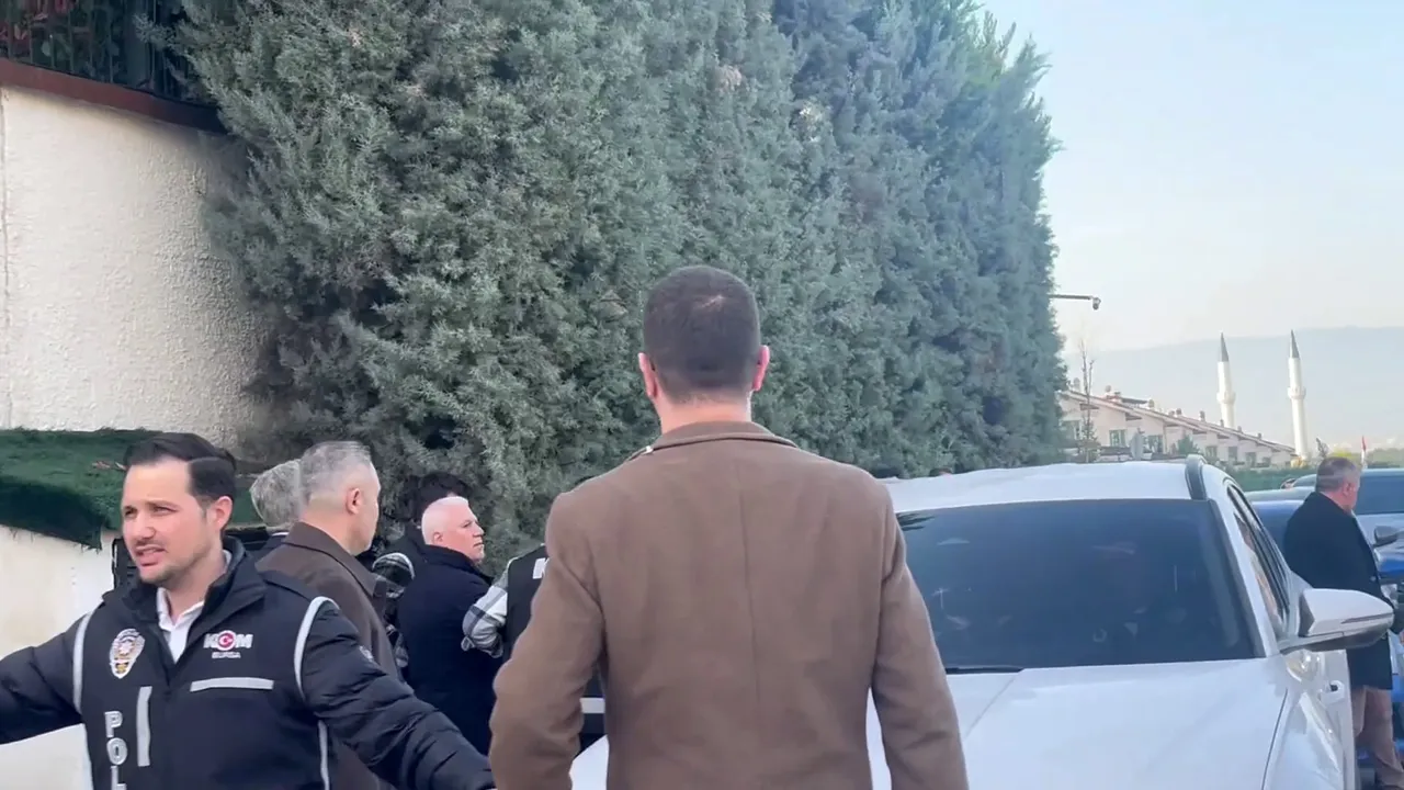 Bursa Büyükşehir Belediye Başkanı Mustafa Bozbey görevden uzaklaştırıldı