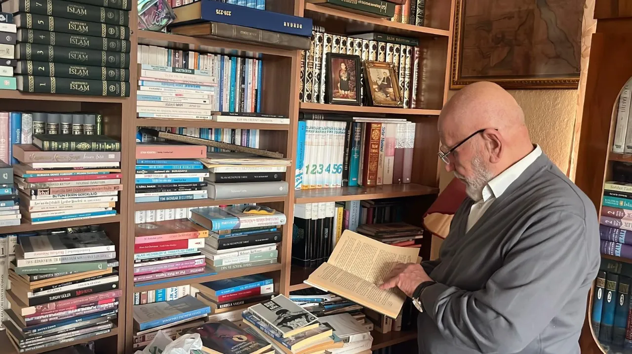 Evinde adım atacak yer yok, kitap çok: Kitap aşkı çocuklukta başladı, 11 bin kitaba ulaştı