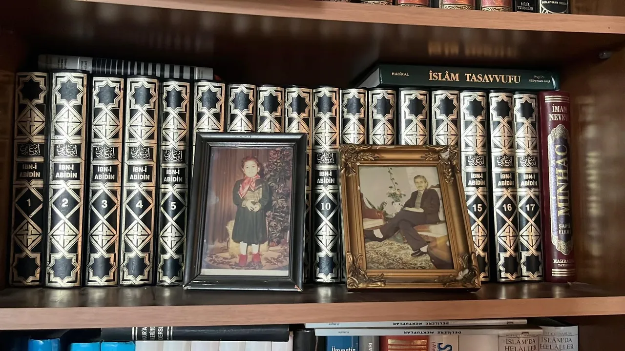 Evinde adım atacak yer yok, kitap çok: Kitap aşkı çocuklukta başladı, 11 bin kitaba ulaştı