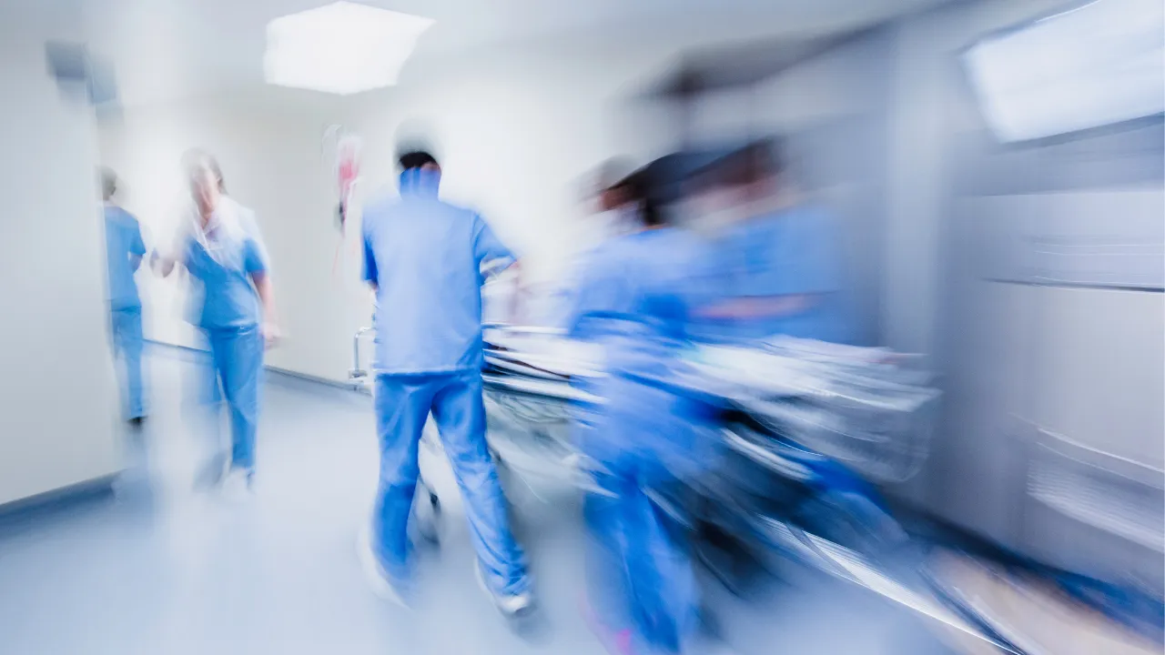 Evinde bayıldı, 2 gün sonra bulundu! Uyandığına hayatının şokunu yaşadı