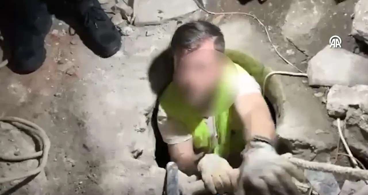 İstanbul'un göbeğinde define ararken suçüstü yakalandılar