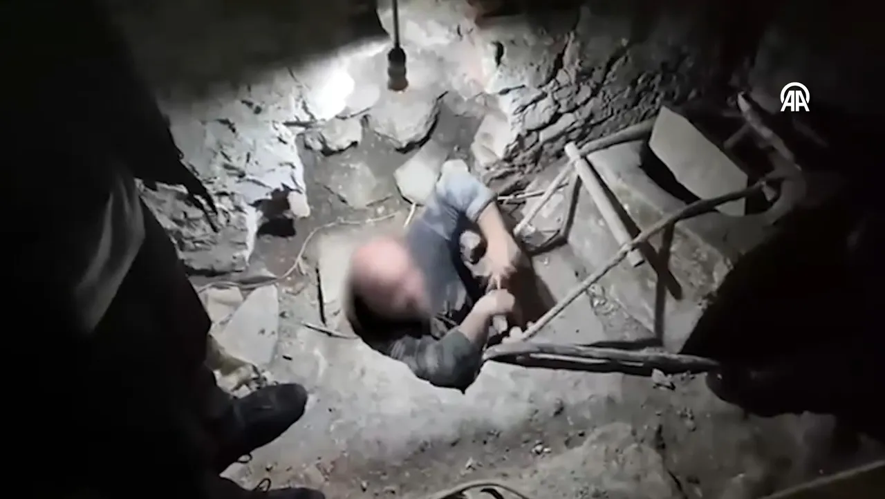 İstanbul'un göbeğinde define ararken suçüstü yakalandılar