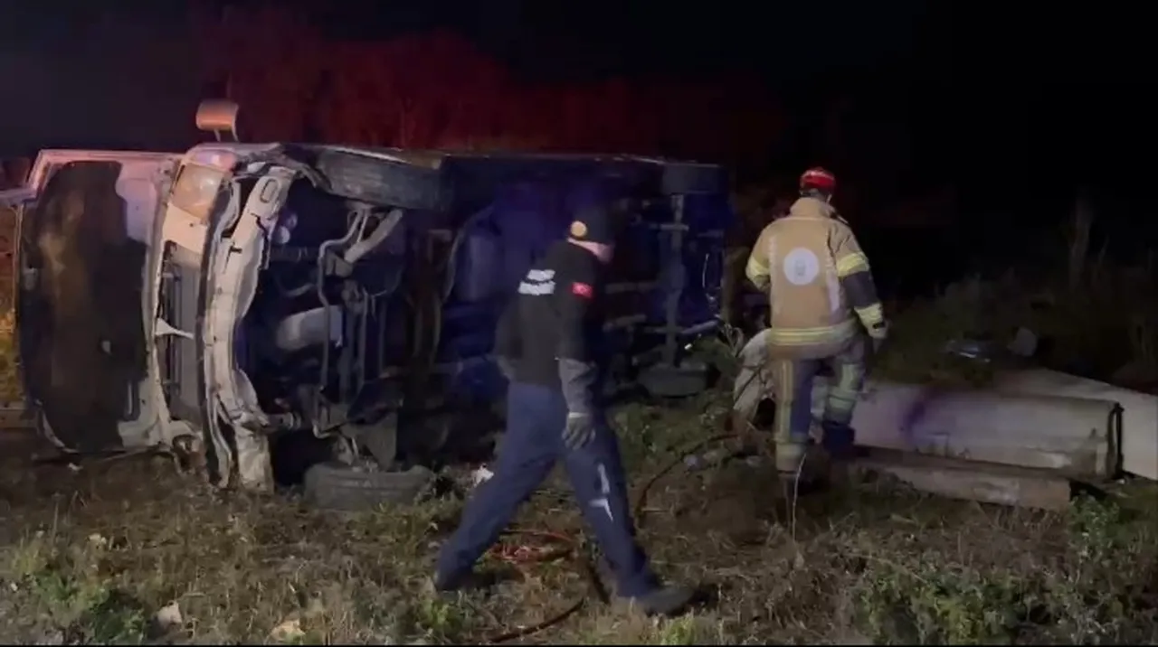 İznik'te yolcu minibüsü devrildi! Ölü ve yaralılar var