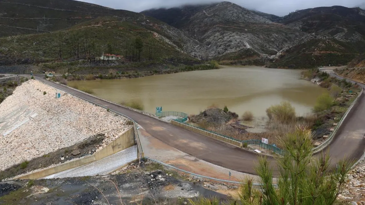 Kozağaç Barajı'nda doldu! Su tahliyesi başladı