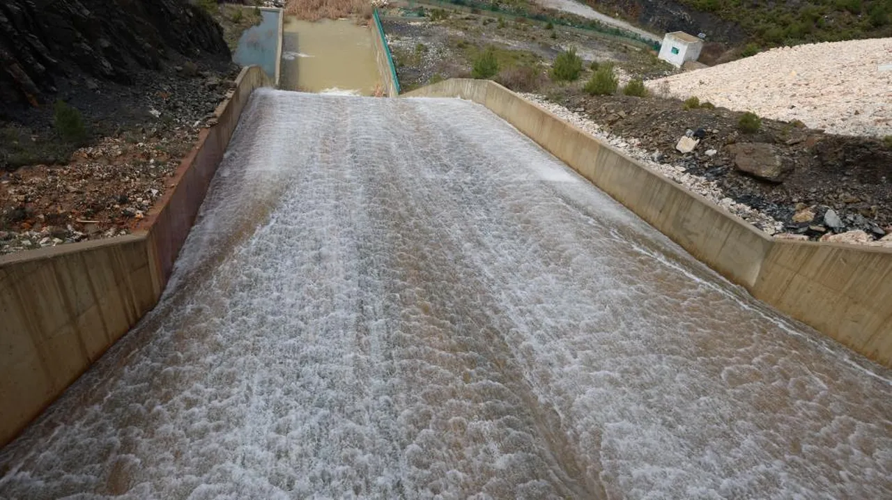 Kozağaç Barajı doldu! Su tahliyesi başladı