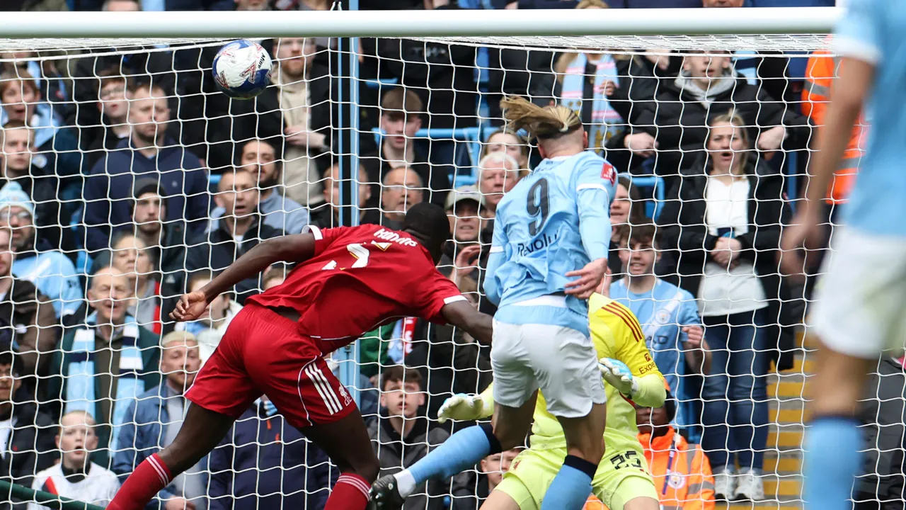 Manchester City, Liverpool'a gol oldu yağdı: Haaland'ın hat-trick'i yarı final getirdi