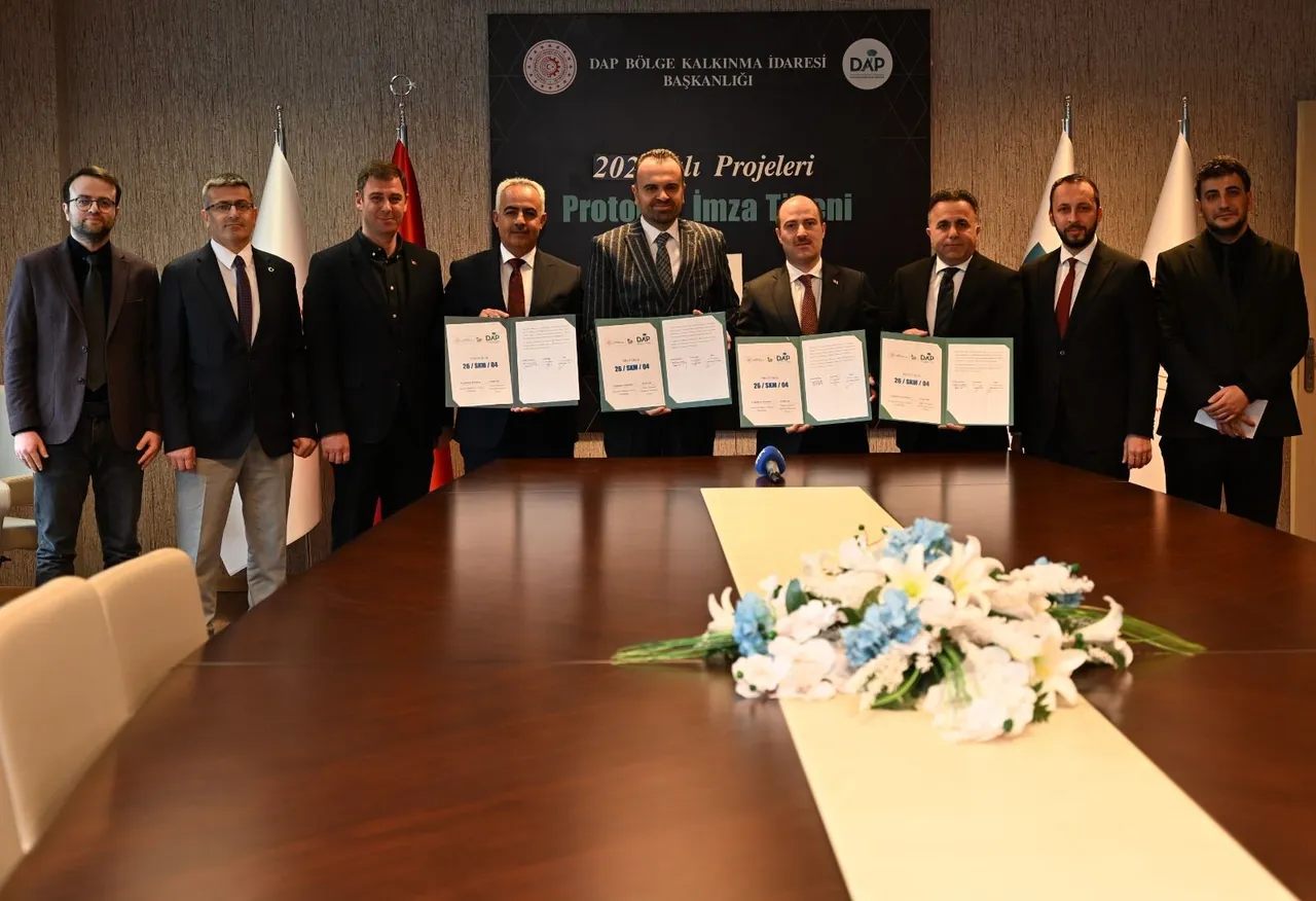 Oltu’nun atıl hazinesi canlanıyor: Tarihi yapı sosyal yaşam alanına dönüşüyor