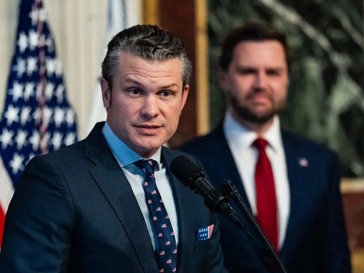 Pentagon'da mesaj kazası yüzünden koltuk yarışı kızıştı! Bakan Hegseth’ten beklenmedik operasyon