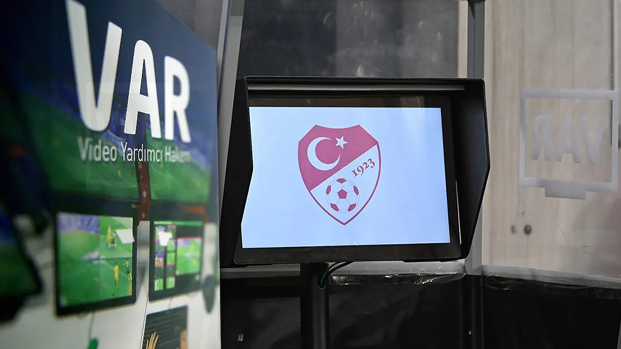 Trabzonspor'un rakibi Galatasaray: Dev maçın VAR hakemi açıklandı