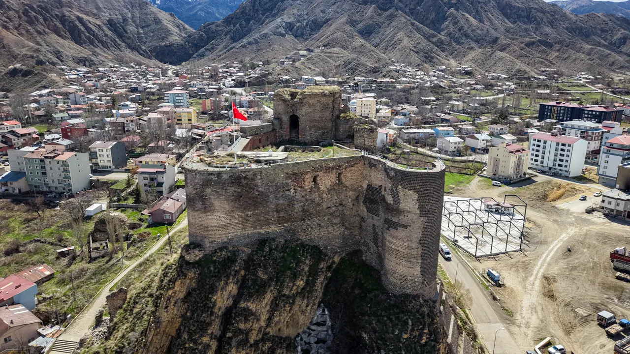 Urartu mirası şaha kalkıyor: Erzurum Oltu Kalesi’nde büyük restorasyon başlıyor