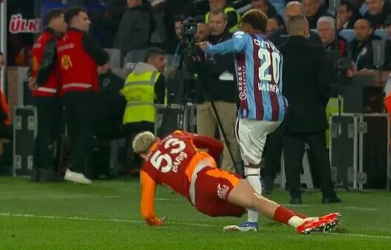 Barış Alper ile Pina arasındaki faul pozisyonu