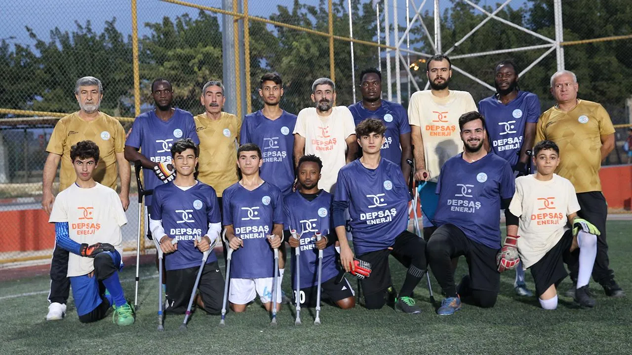 Ampute Futbol maçında kahreden olay! Hakemlere su ikram ederken fenalaşan antrenör hayatını kaybetti