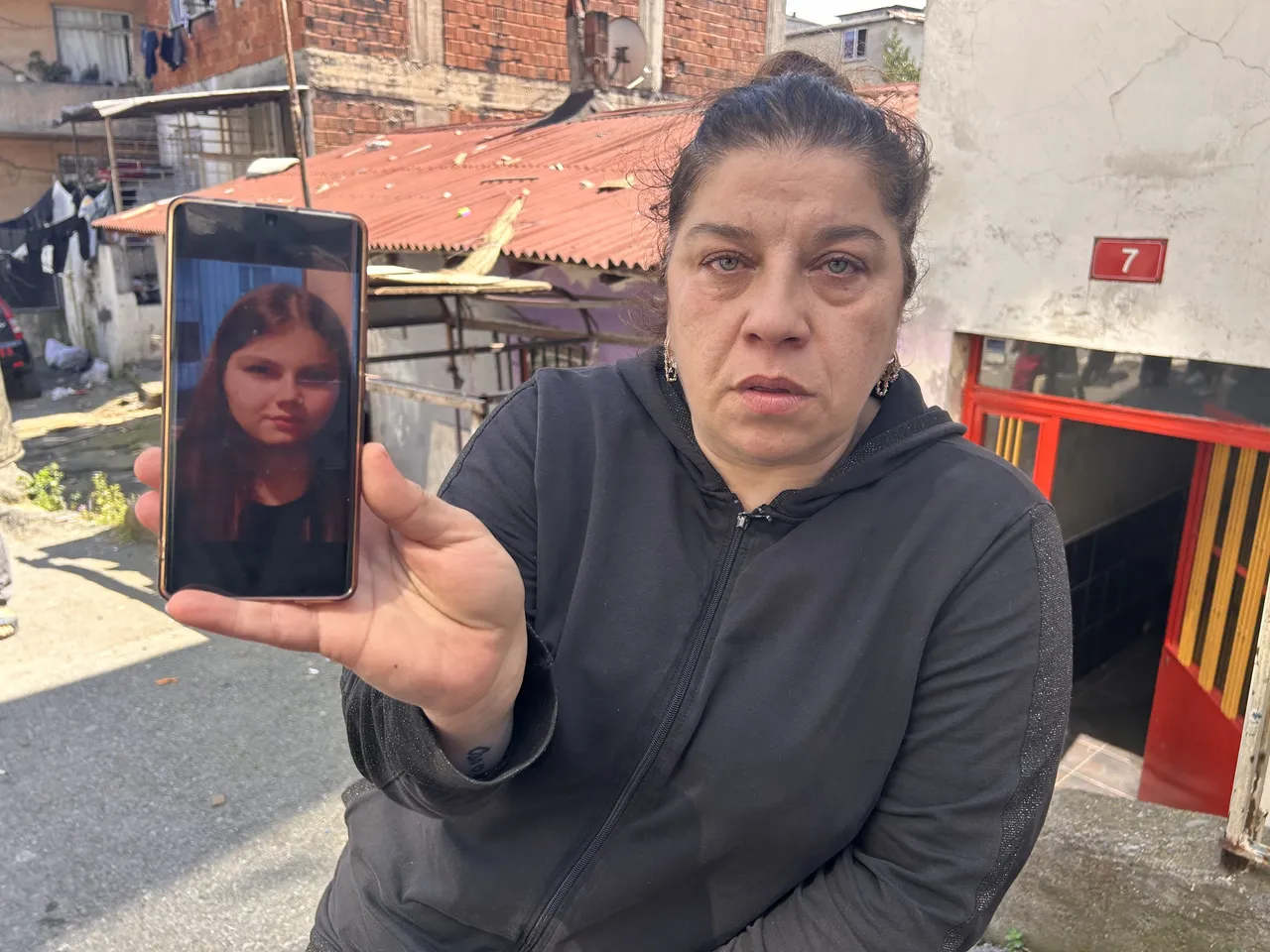 Ataşehirde 14 yaşınki kız çocuğu sırra kadem bastı! Son görüntüsünden başka iz yok