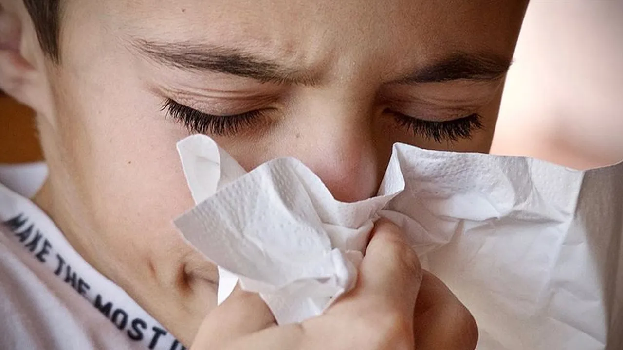 Bahar alerjisi çocukları tehdit ediyor: Kuru öksürük ve hırıltıya dikkat