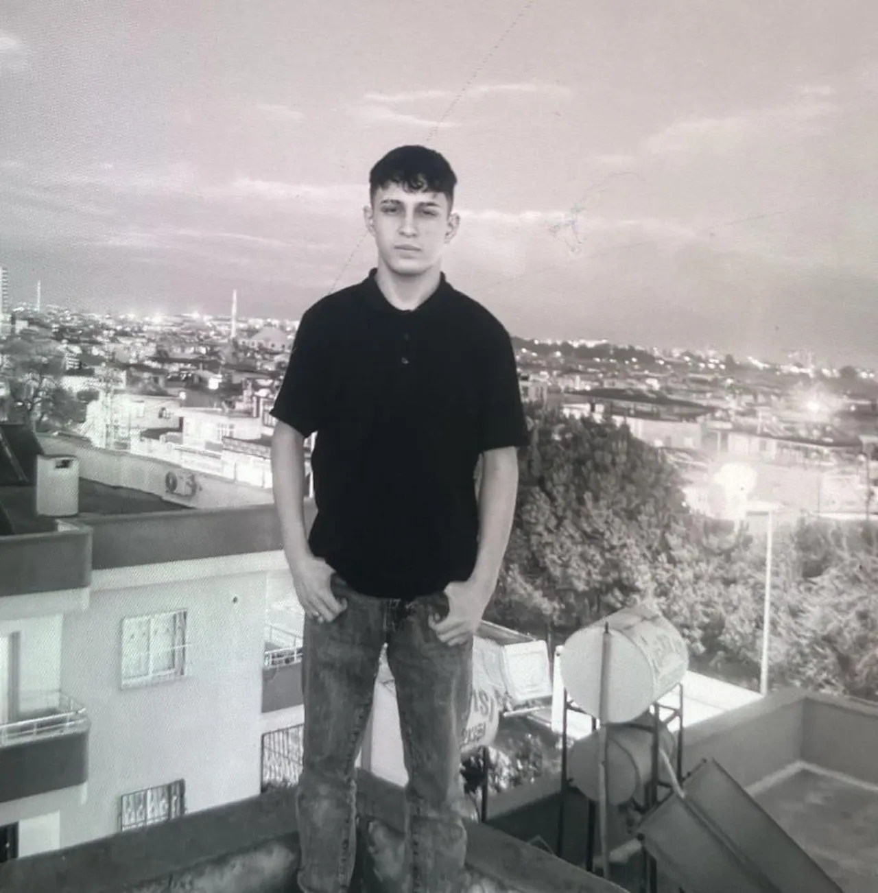 Berdan Irmağı’na atlayan genç akıntıya kapıldı! Son anları kameraya yansıdı