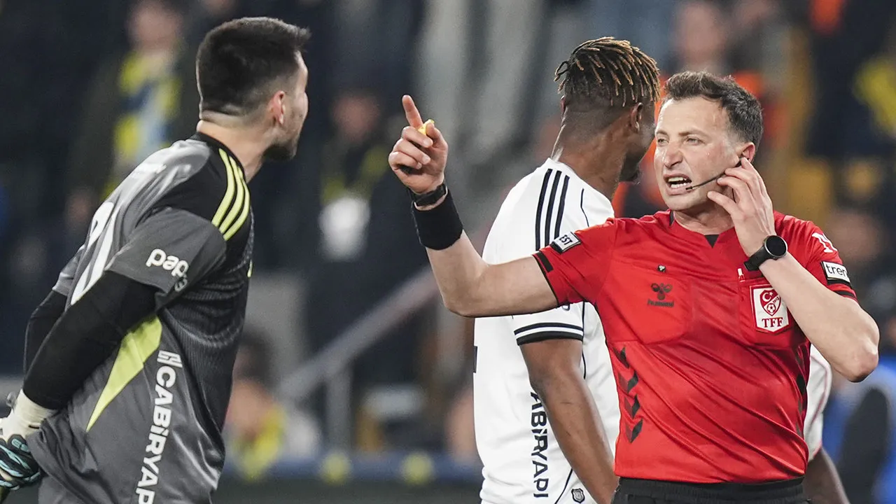 Beşiktaş'ta Agbadou'dan penaltı tepkisi: Utanılacak bir durum!