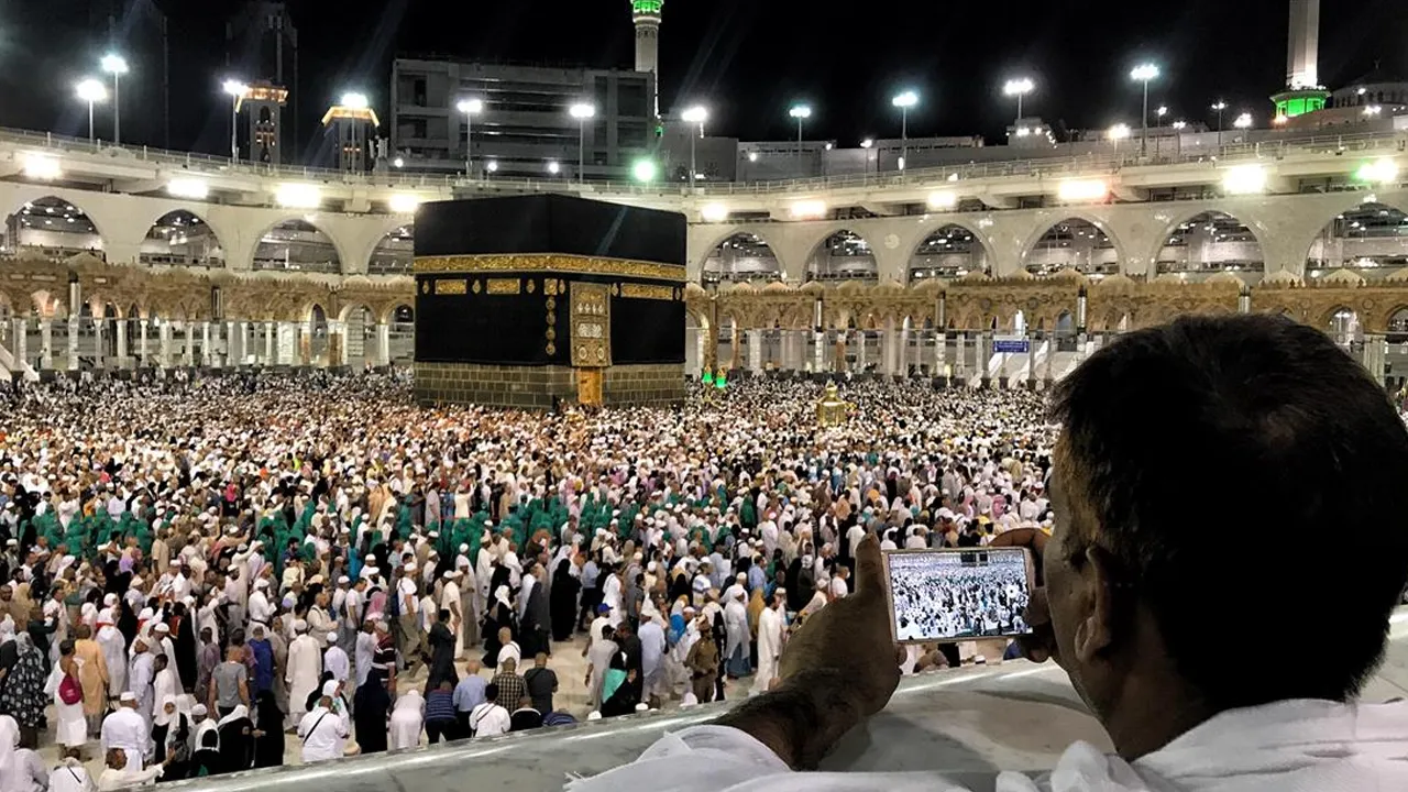 Cumhurbaşkanı talimat verdi! 600 umre mağdurundan ilk kafile Türkiye’ye geldi 