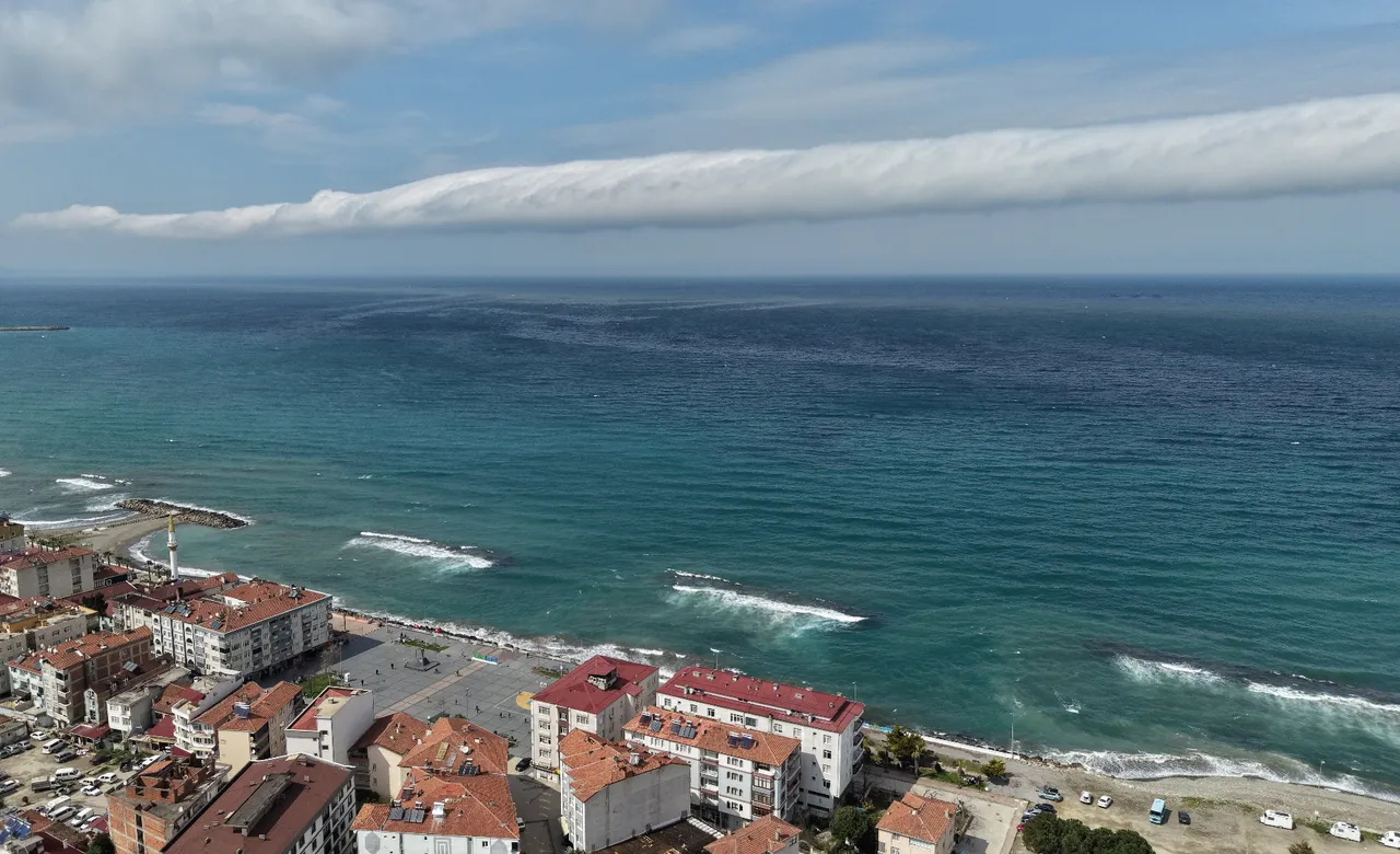 Doğa harikası! Samsun’da rulo bulut görüntülendi