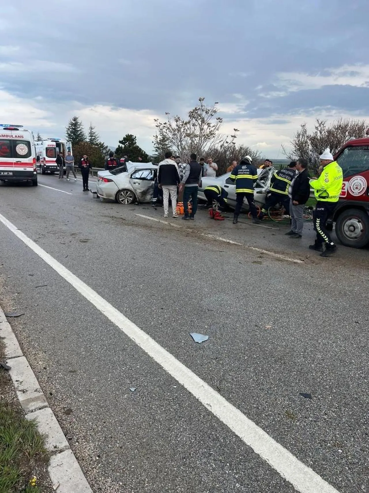 Eskişehir'de katliam gibi kaza! Karşı şerde geçen otomobil dehşet saçtı: 4 ölü