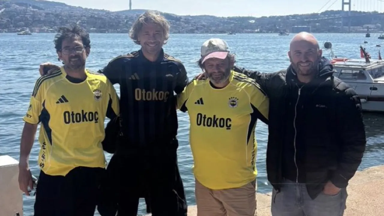 Fenerbahçe efsanesi tribünde! 2020'yi tekrarladı, kamufle olup taraftarın içine karıştı