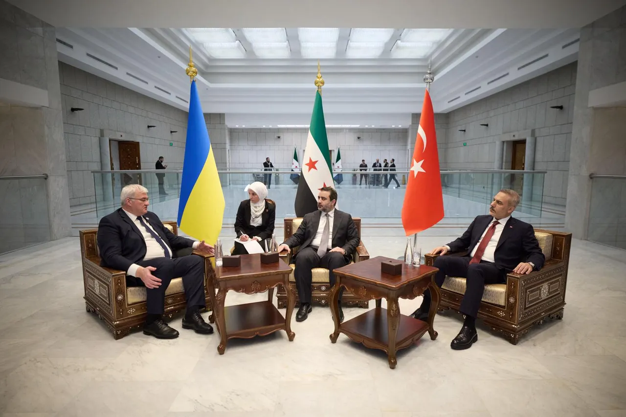 Dışişleri Bakanı Hakan Fidan, Suriye ziyareti kapsamında, Suriye Dışişleri Bakanı Esad Hasan Şeybani ve Ukrayna Dışişleri Bakanı Andriy Sibiha ile üçlü bir görüşme gerçekleştirdi.