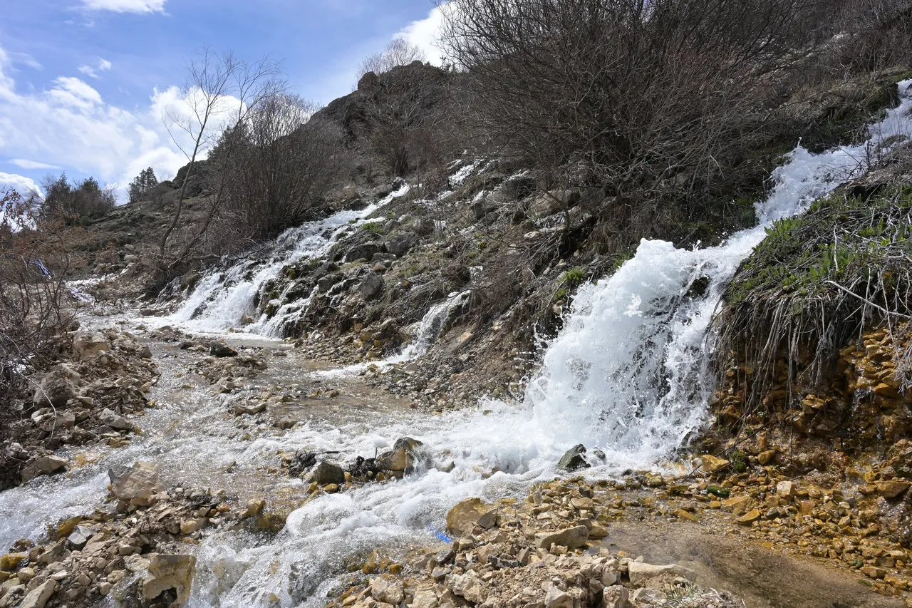 Gümüşhanenin gizemli su kaynağı: Doğa tutkunlarının gizli rotasında asırlık patikalar dev şelalelere çıkıyor